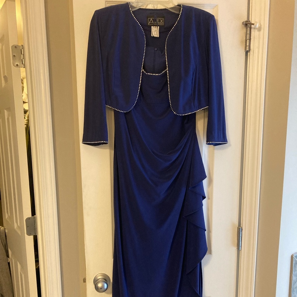Beautiful Alex Evening’s size 6 azure blue dress with bolero jacket